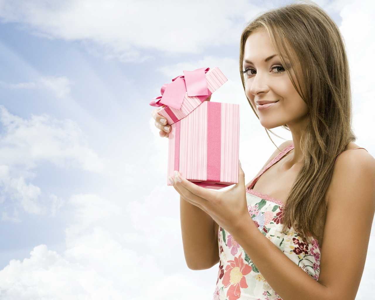 Как дарить и принимать подарки по этикету