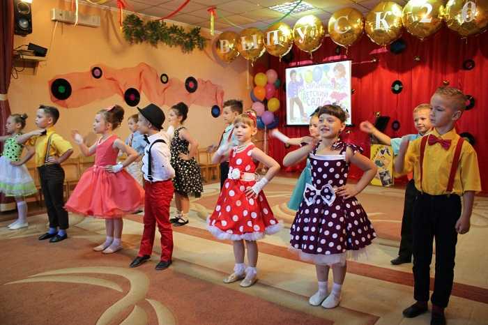 Новый сценарий для выпускников детского сада с песнями и танцами в стиле стиляг