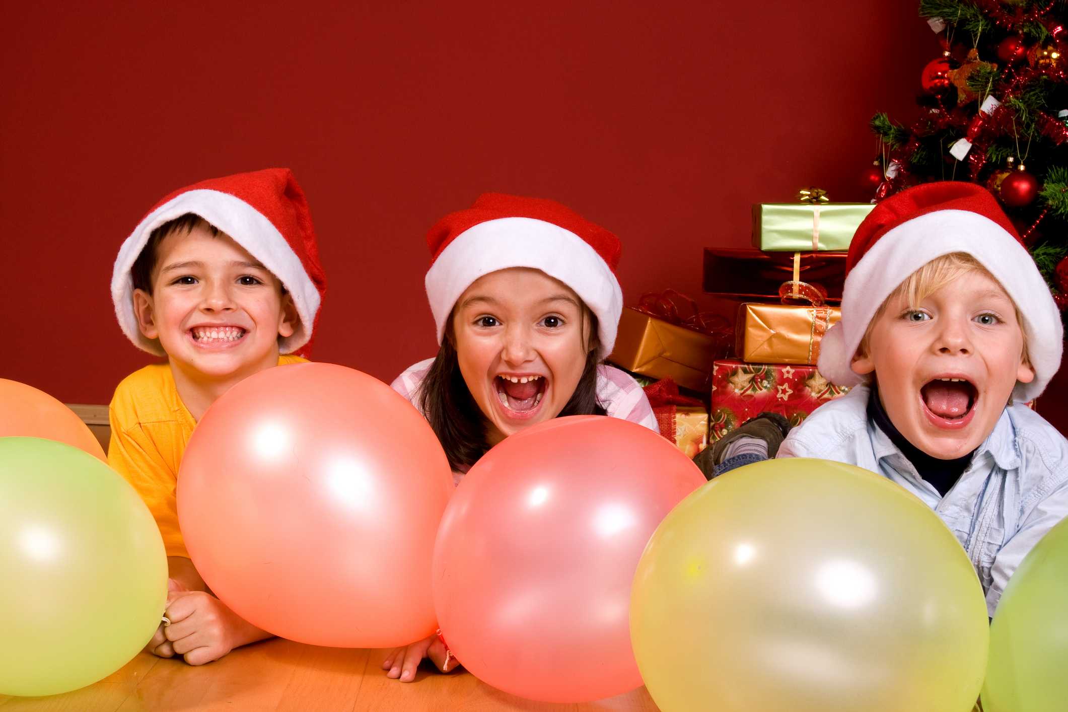 Веселые игры и конкурсы для детей на новый год для школы и дома