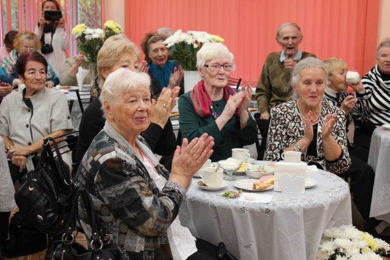 Сценарий встречи с пенсионерами с концертными номерами и поздравлениями