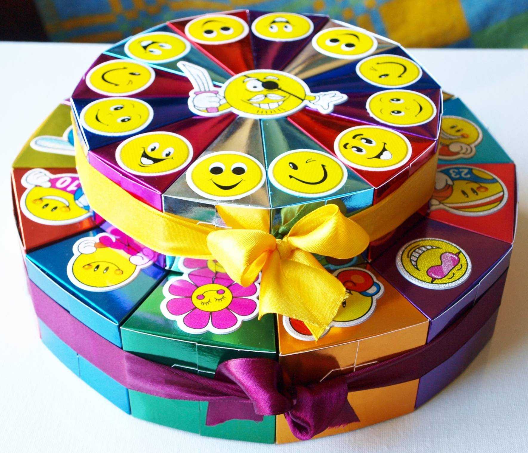 Подарки детям конкурс. Подарок на день рождения. Торт из бумаги для детей. Торт подарок. Бумажный торт.