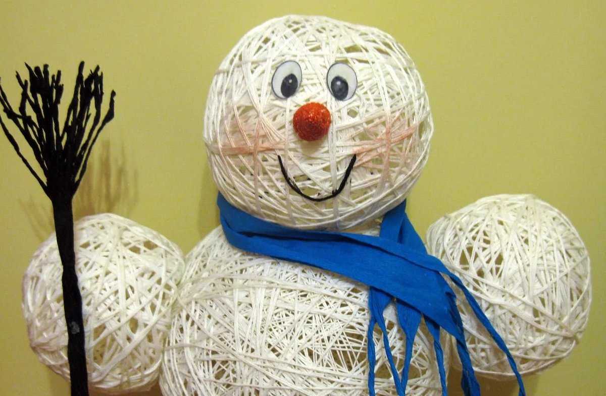 Снеговик из ниток и клея своими руками; фото, пошаговая инструкция
