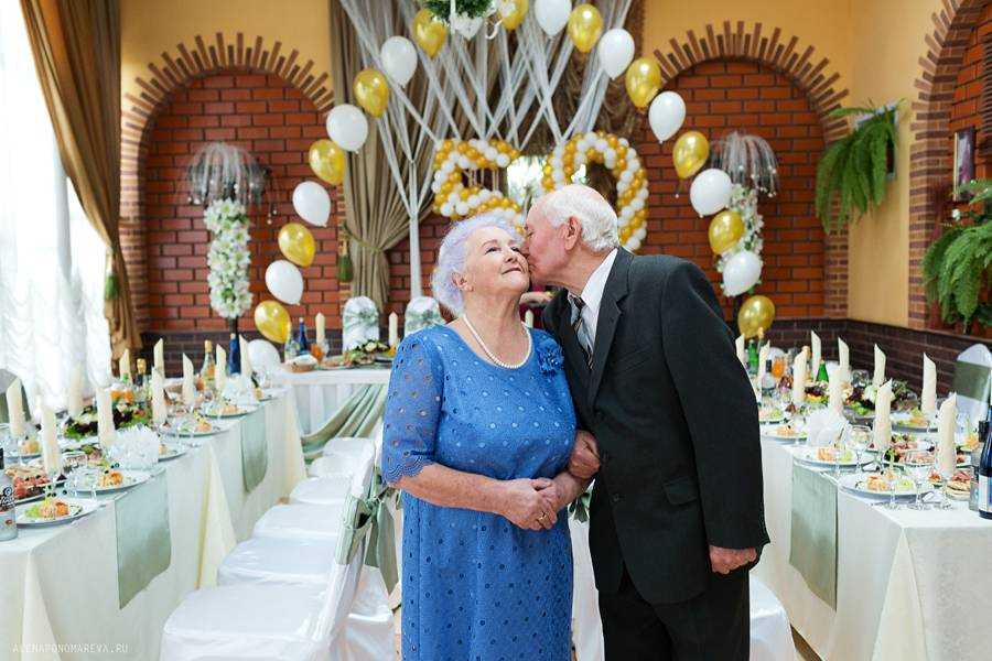 Традиции золотой свадьбы — обычаи, обряды, идеи подарков на 50 лет совместной жизни,: смотреть видео