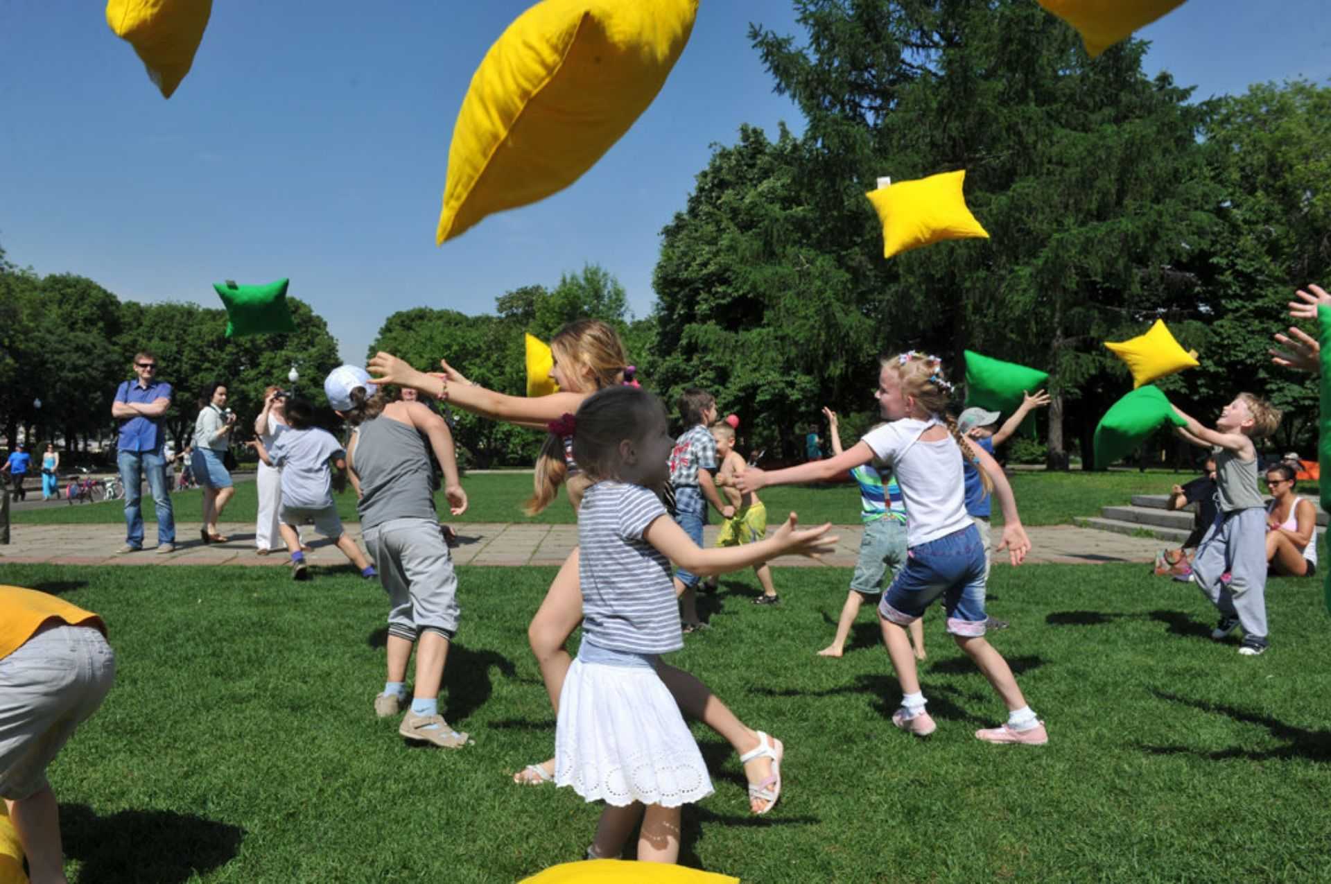 1 июня 2008. Летние развлечения для детей. Развлекательные мероприятия для детей. Дети в парке праздник. Массовые мероприятия с детьми.